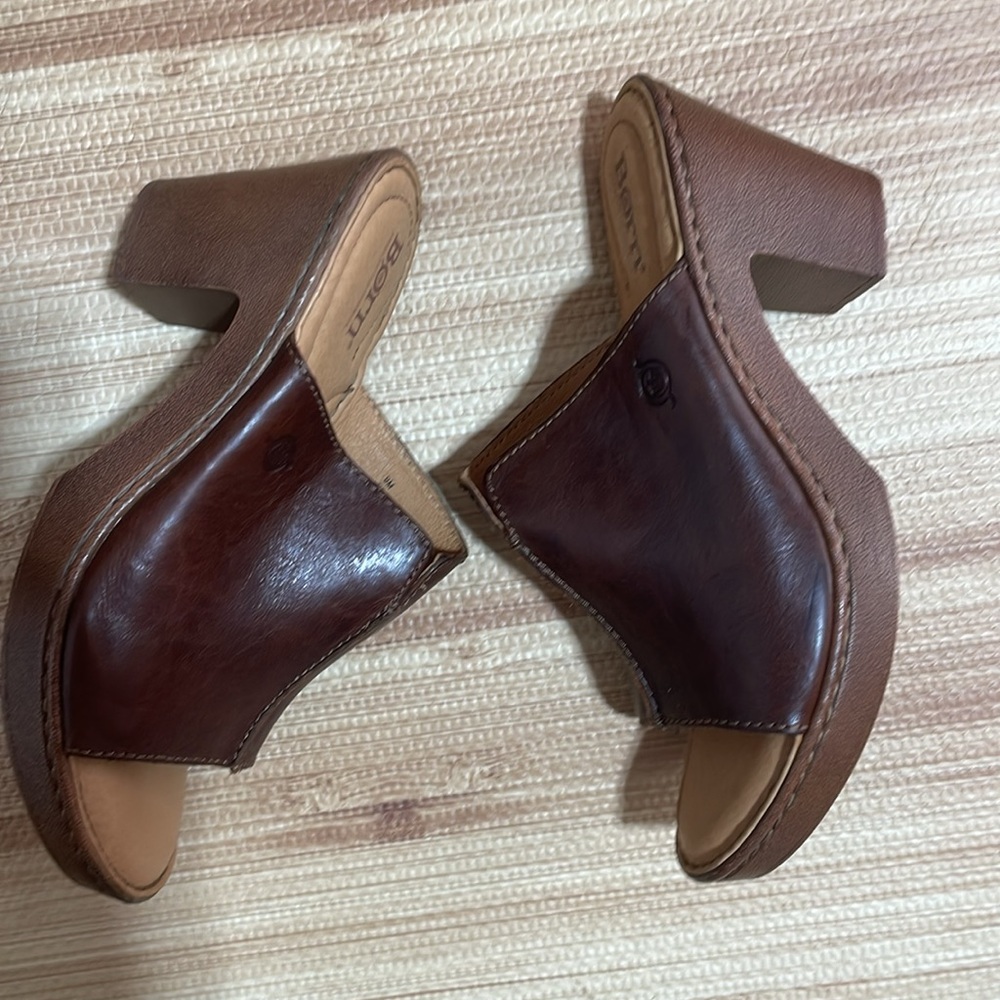 Born women’s slide sandals brown leather size 9